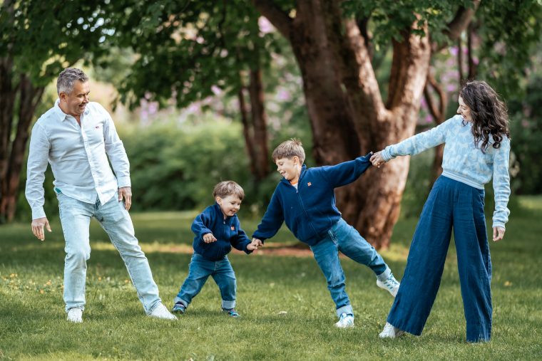 Portrait: Nina, Andrii, David, Alan, photo 11 — photographer Iceland, LukasArt