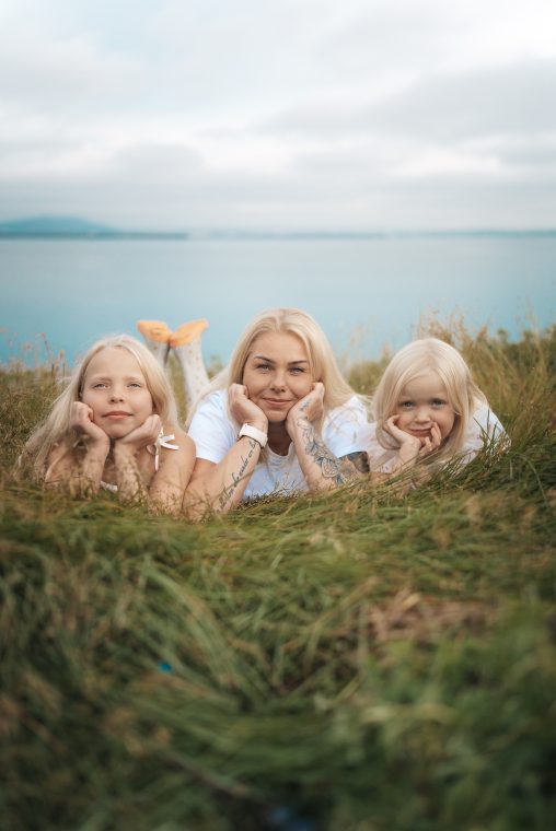 Portrait: Elsa, Ronja, Elly, photo 1 — photographer Iceland, LukasArt