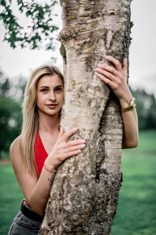 Portrait: Justyna, photo 1 — photographer Iceland, LukasArt
